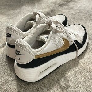 Nike Air Max SC white/black/gold size women’s 8 excellent condition..